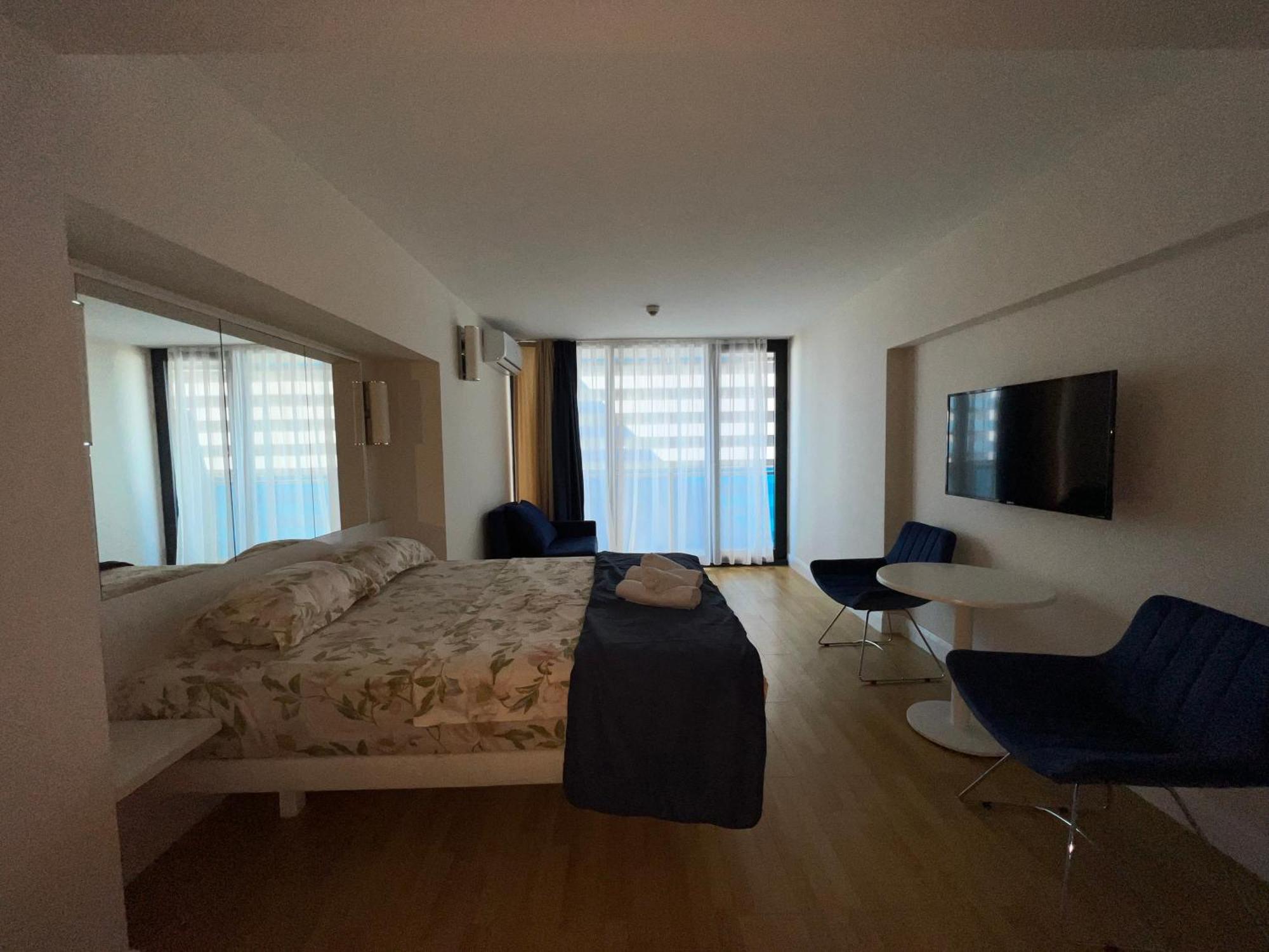 Panorama Black Sea View & Aparthotel Batumi Esterno foto