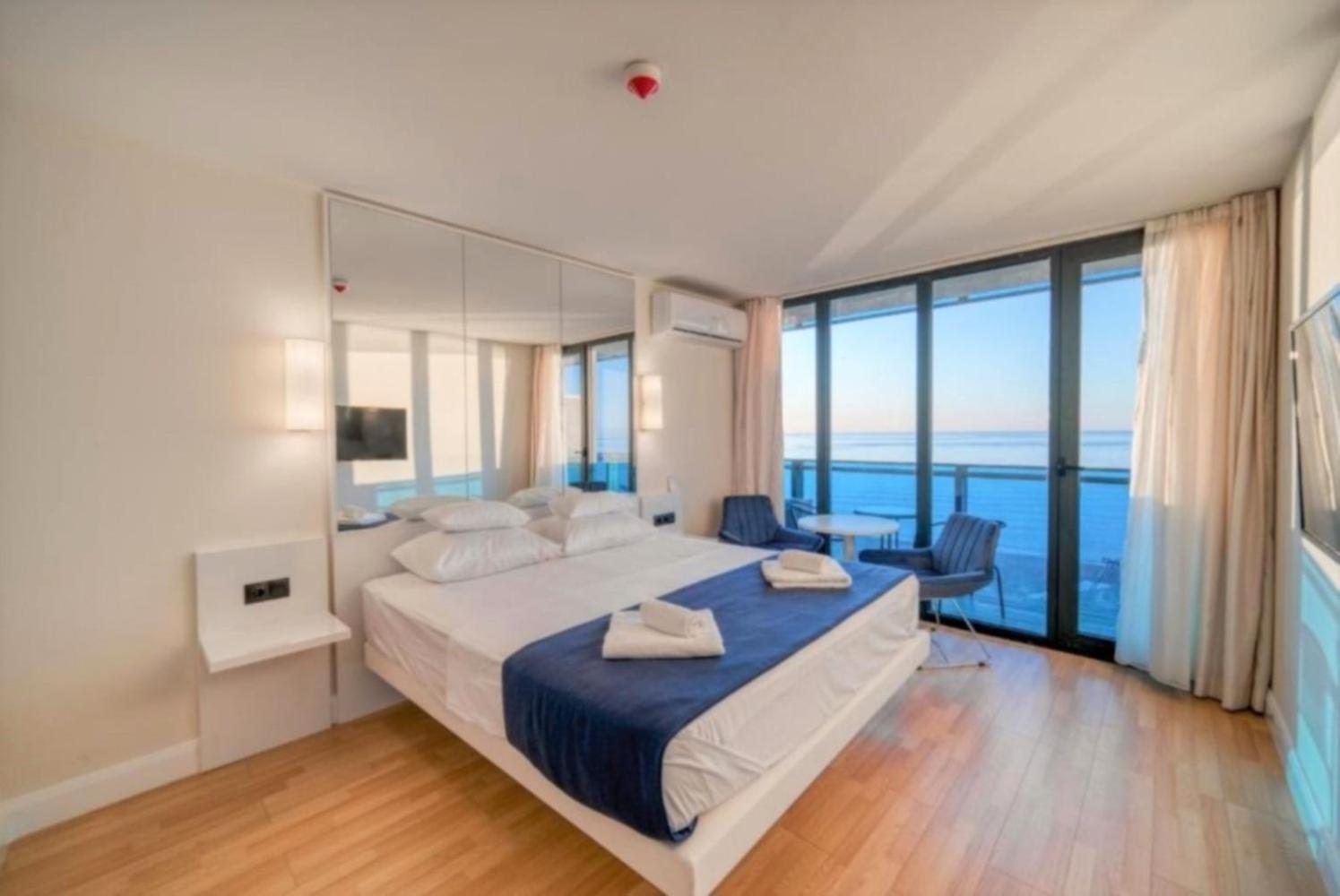 Panorama Black Sea View & Aparthotel Batumi Esterno foto