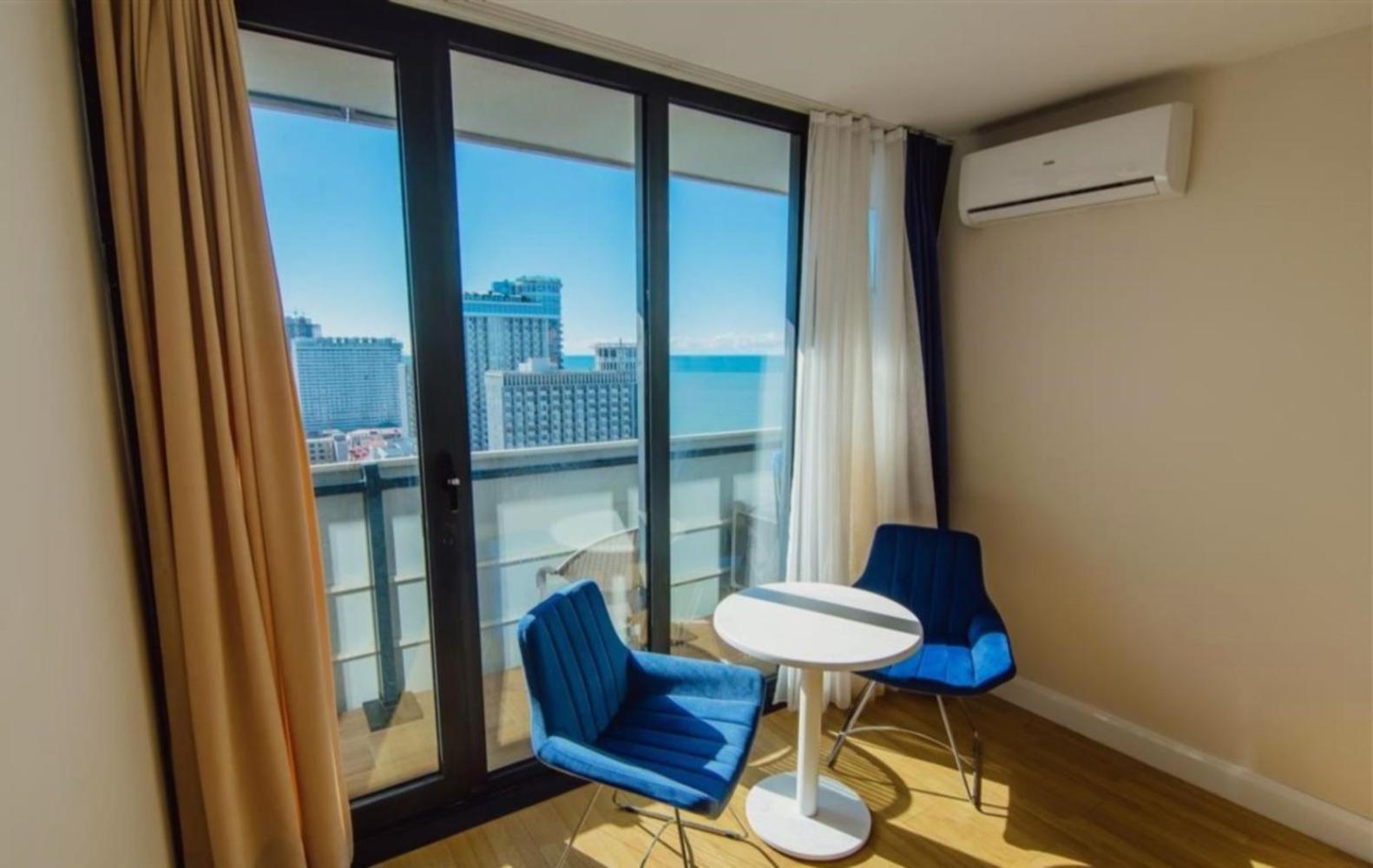 Panorama Black Sea View & Aparthotel Batumi Esterno foto