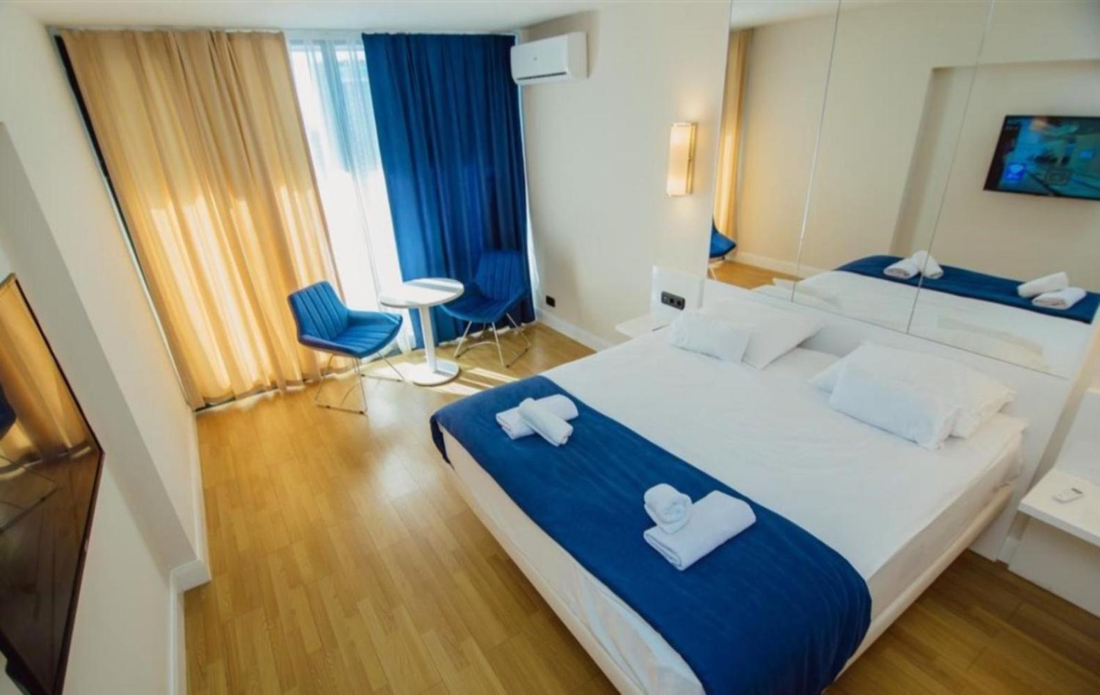 Panorama Black Sea View & Aparthotel Batumi Esterno foto