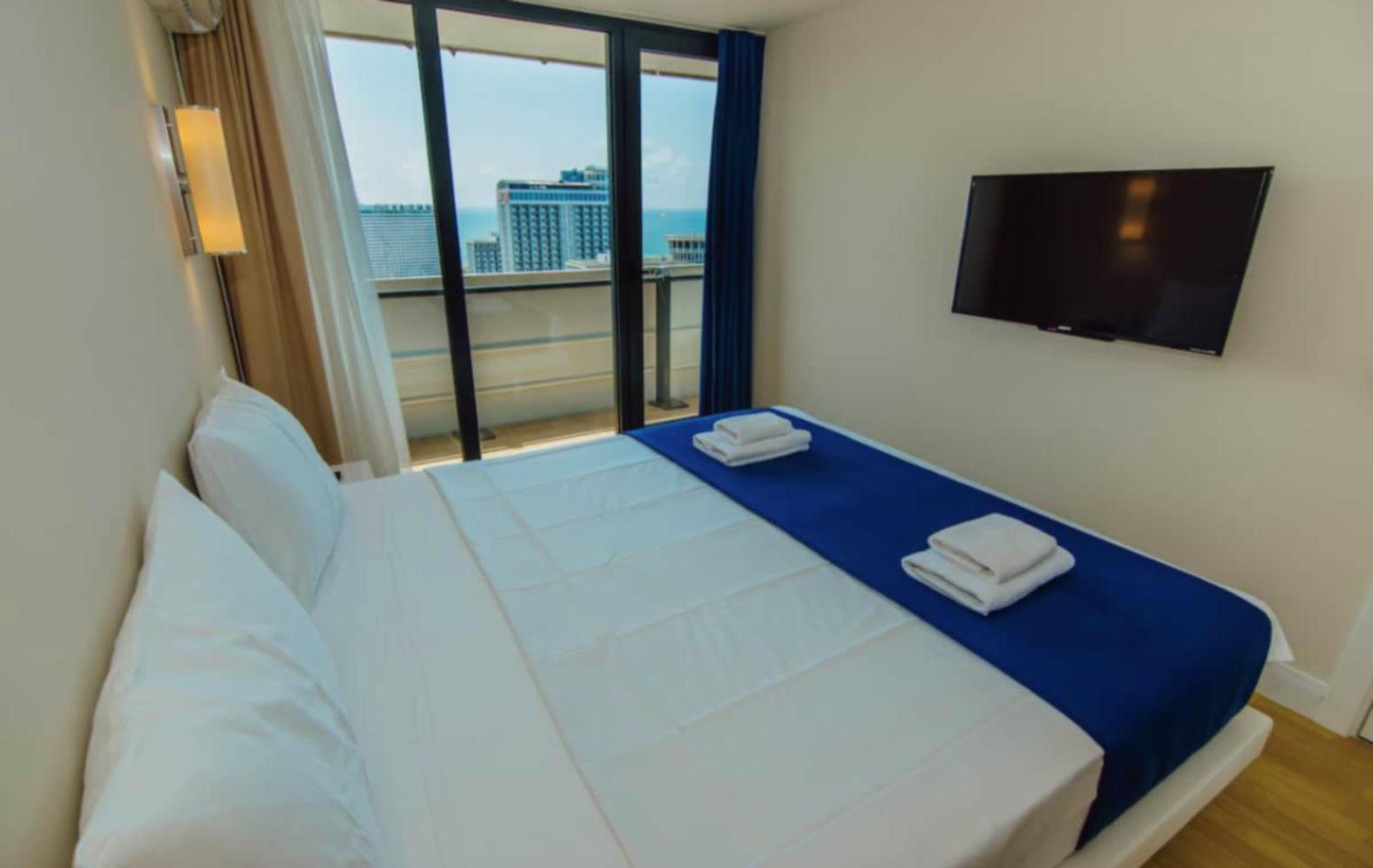 Panorama Black Sea View & Aparthotel Batumi Esterno foto