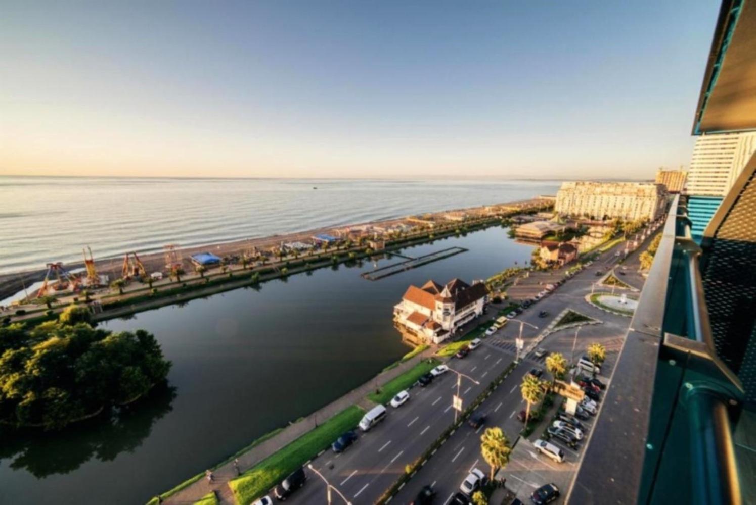 Panorama Black Sea View & Aparthotel Batumi Esterno foto